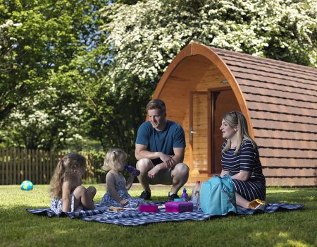 glamping-pod-family-countryside