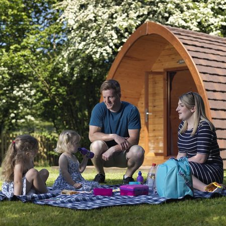 glamping-pod-family-countryside